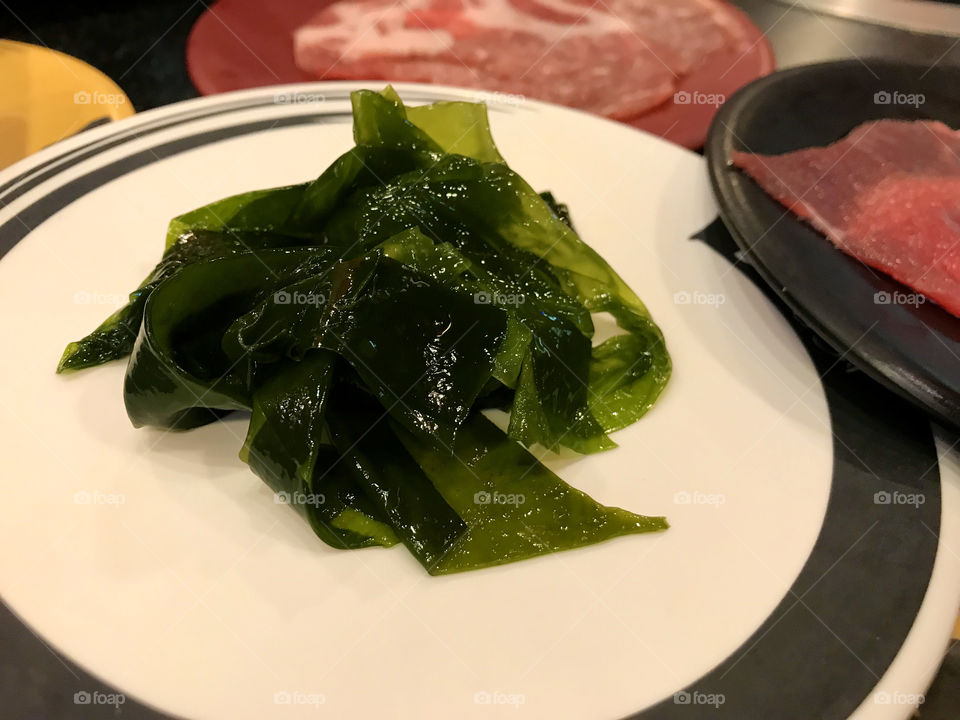 Love to be heathy come this way. No need to guess, you can see from my green body that I'm useful for your health for sure. Take me and eat me people!