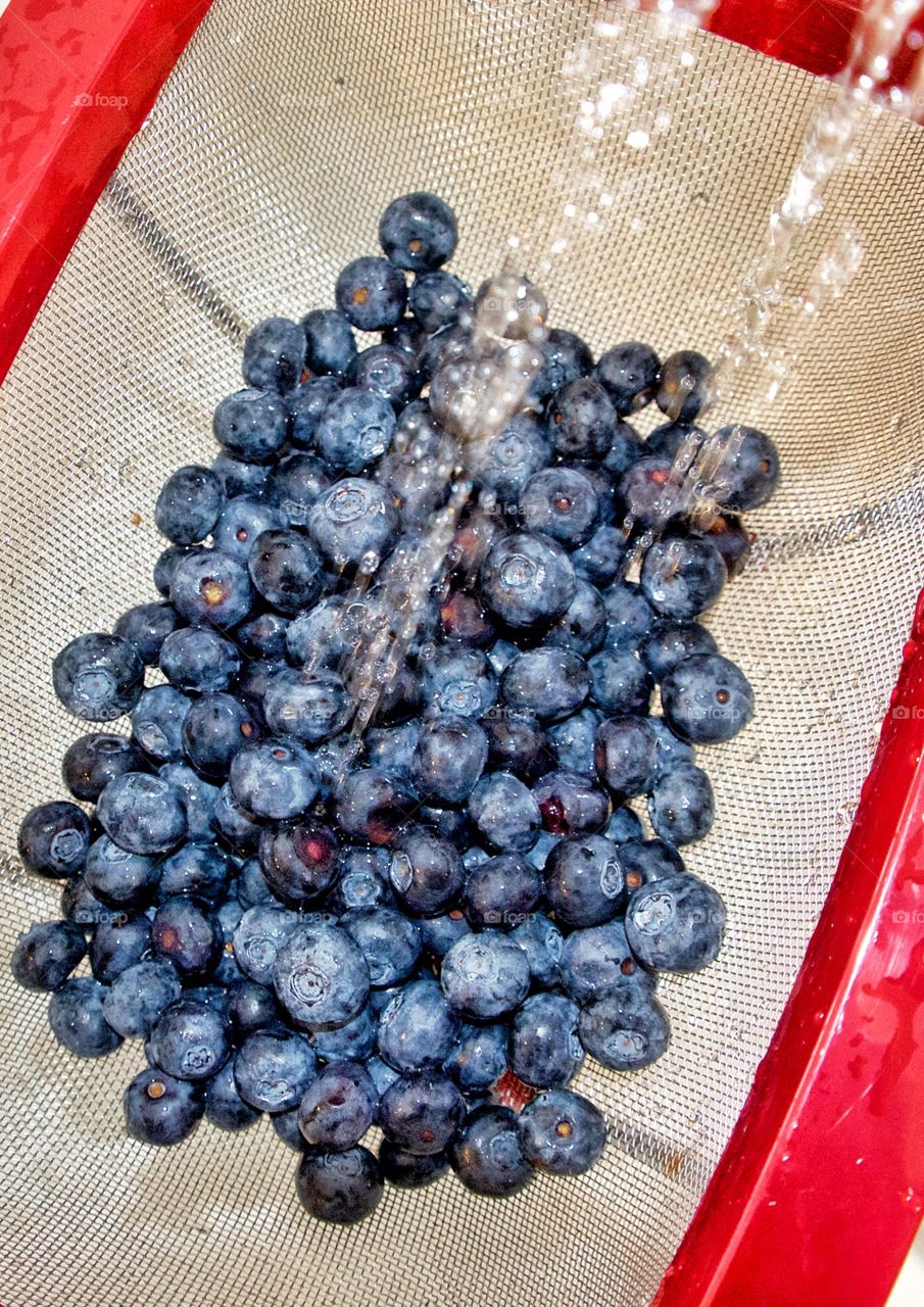 Rinsing blueberries