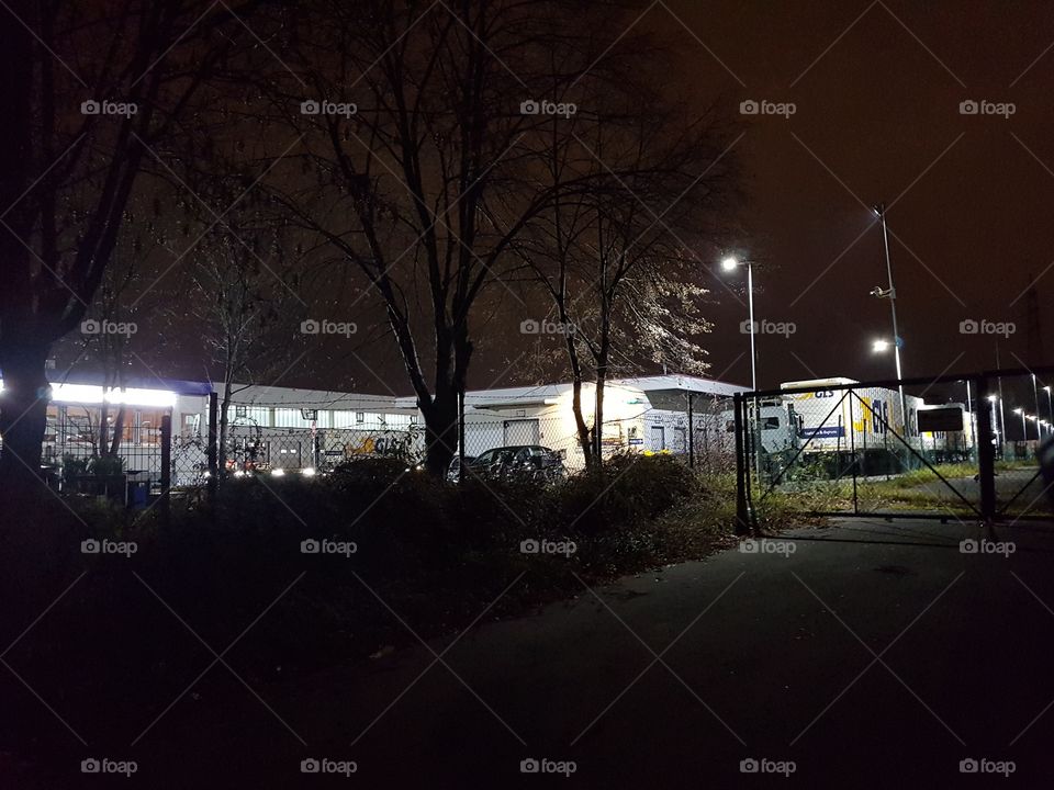 GLS packetdienst Dortmund Depot bei Nacht