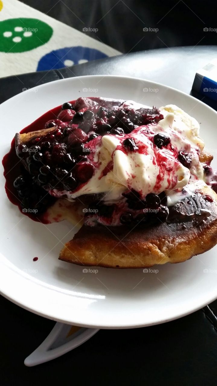 Blueberry pancake with ice cream