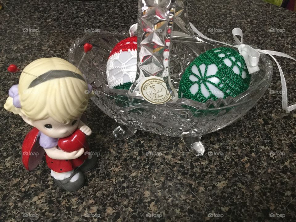 Crystal basket with decorative eggs 