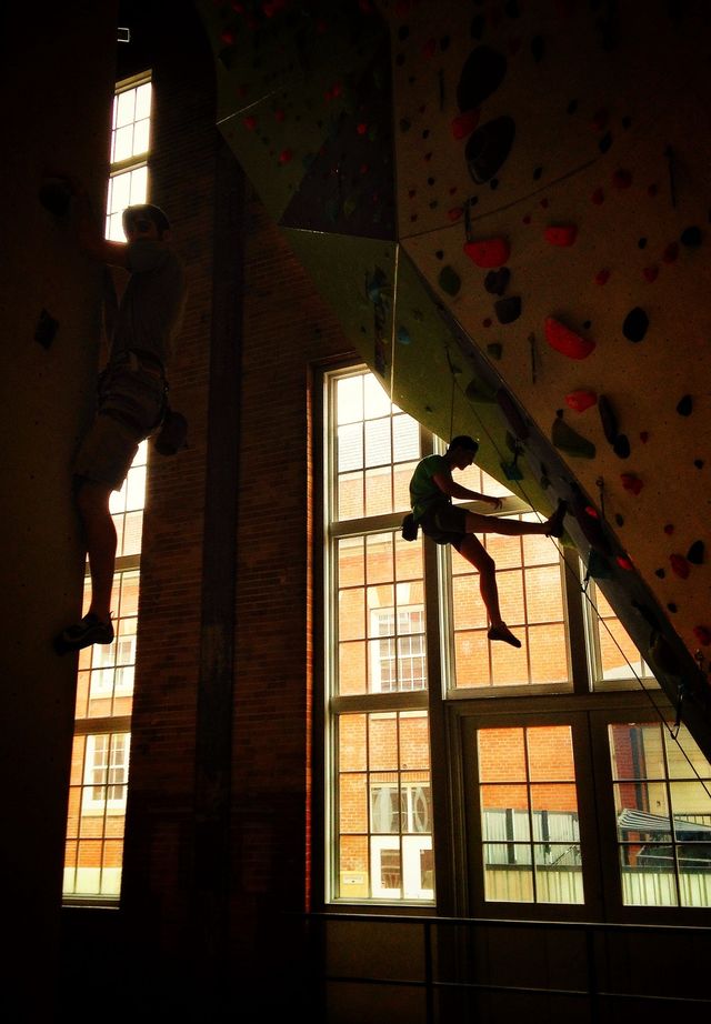 Climbing shadows 