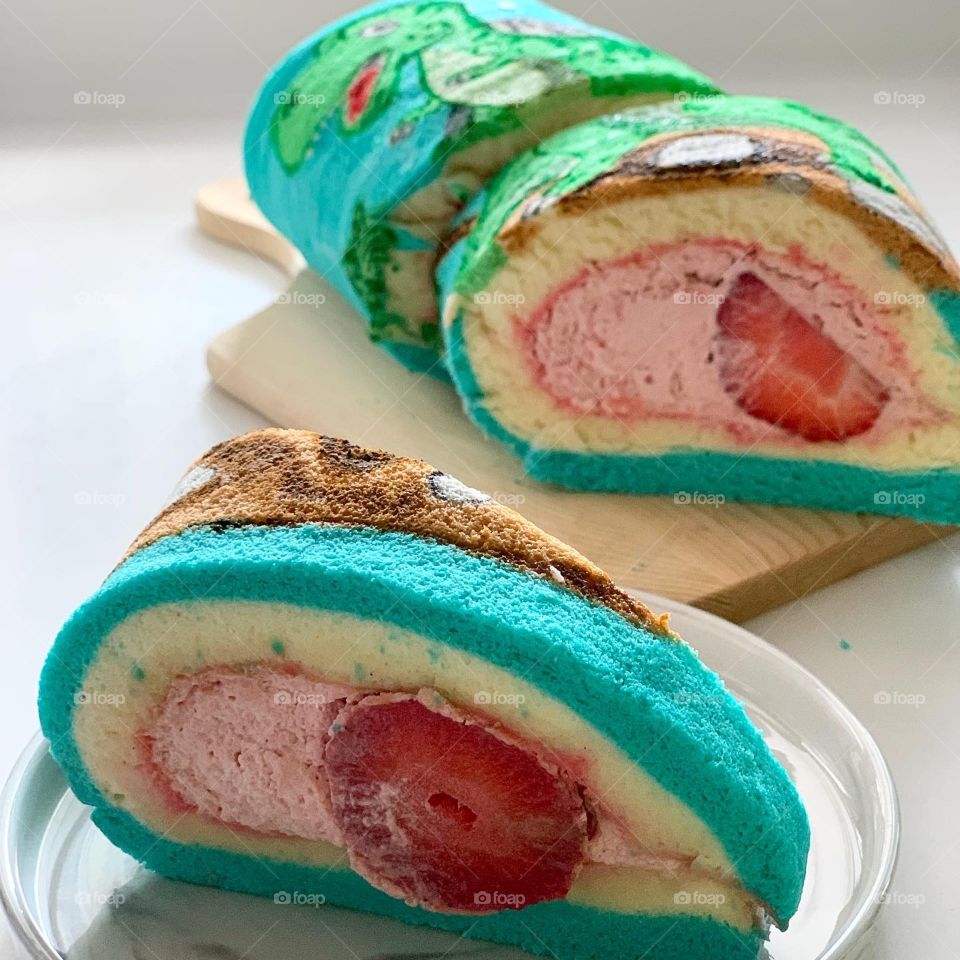 Tyrannosaurus rex dinosaur cake roll in strawberry flavours 