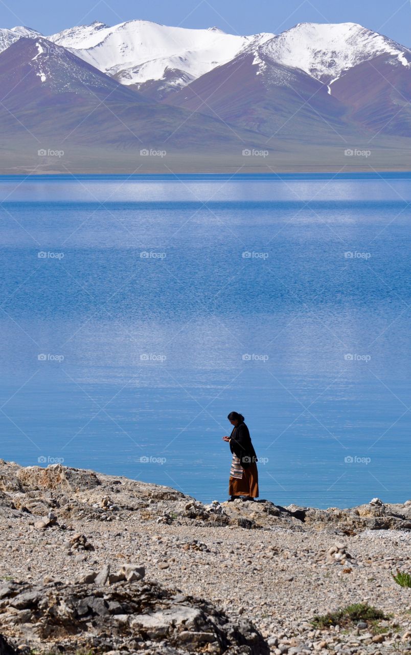 Pilgrimage in Tibetan lakeside 