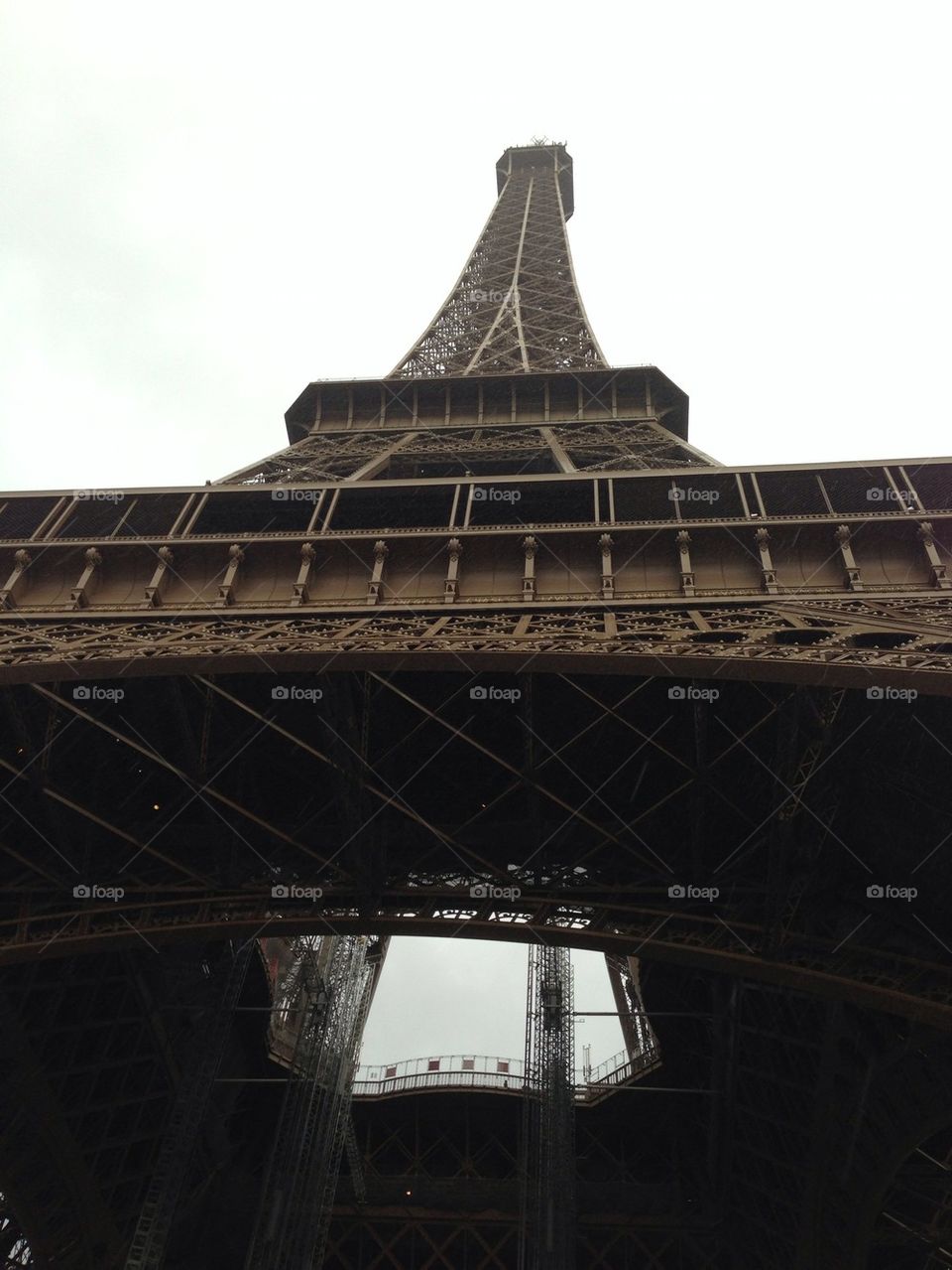 Tour Eiffel vue d'en bas