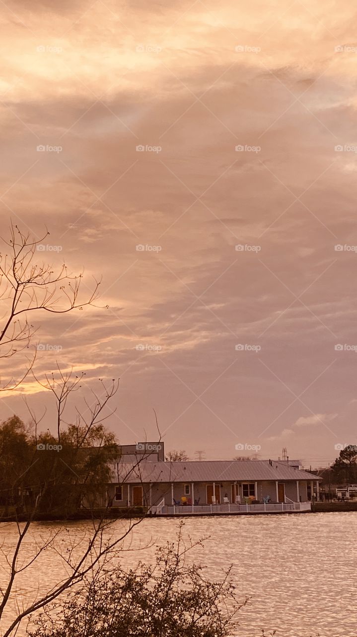 Very Overcast Conditions Storm Front Moving Through our area. Even Though the High clouds and Sun was peaking through and nice Colors speared through out the sky.