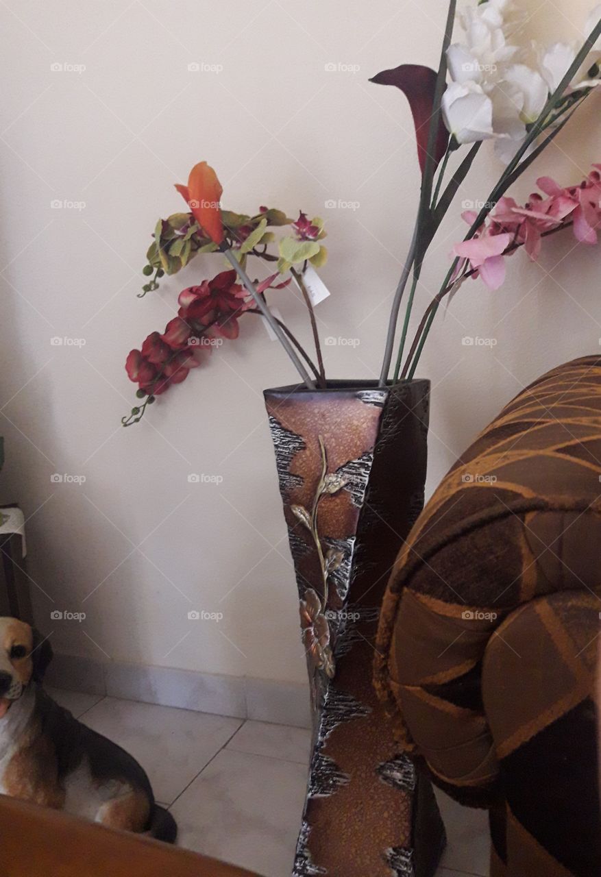 different vase with 
excellent pimple flowers