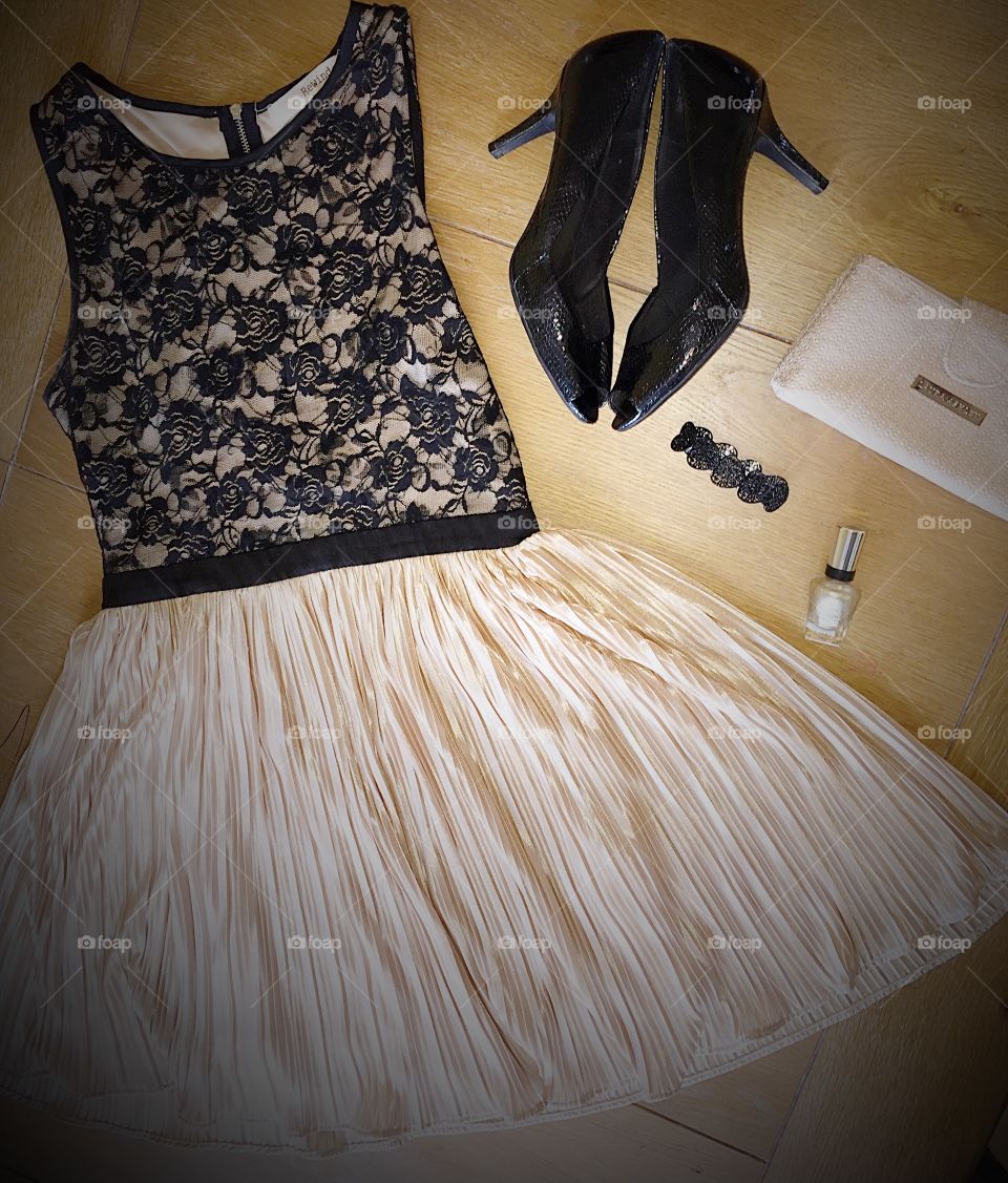 All dressed up with no place to go. Beautiful party dress and matching accessories!