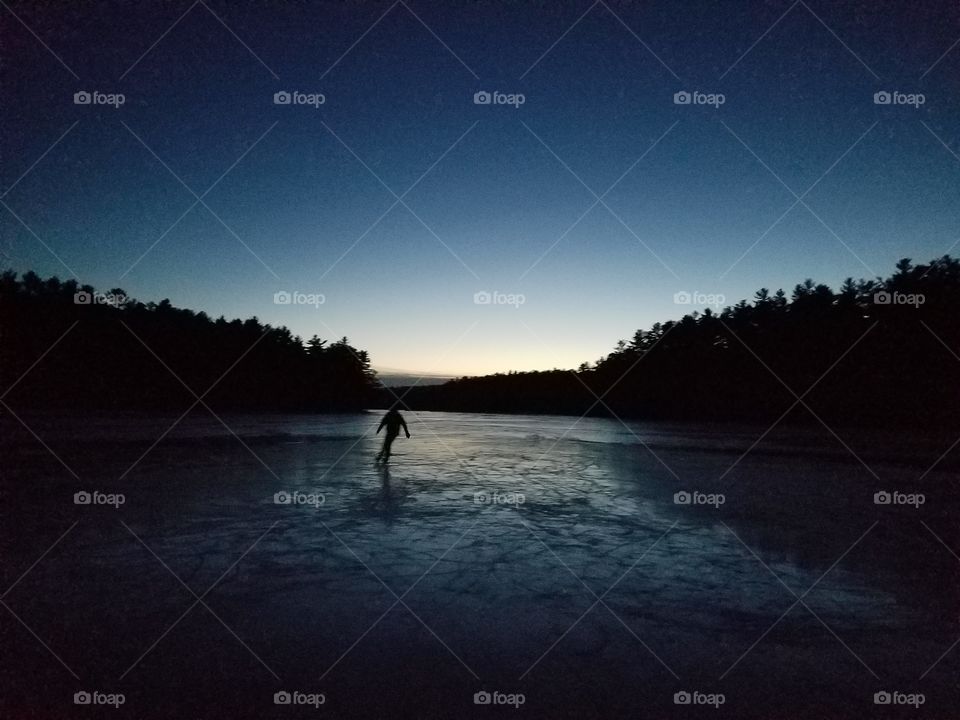 skating though the night without no fright