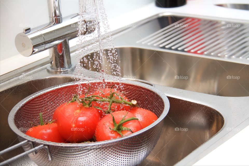 rinsing tomatoes 
