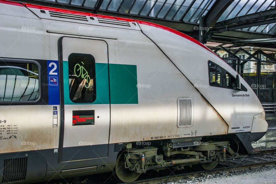 SBB IC 2000 TRAIN SYSTEM AT ZURICH HAUPT BAHN-HOF