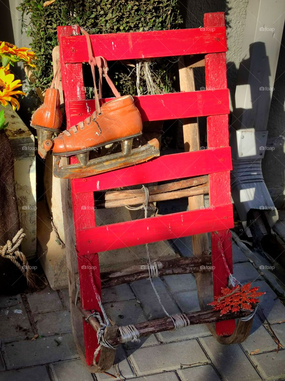 The red staircase on which the skates of the 60s weigh. Home decor
