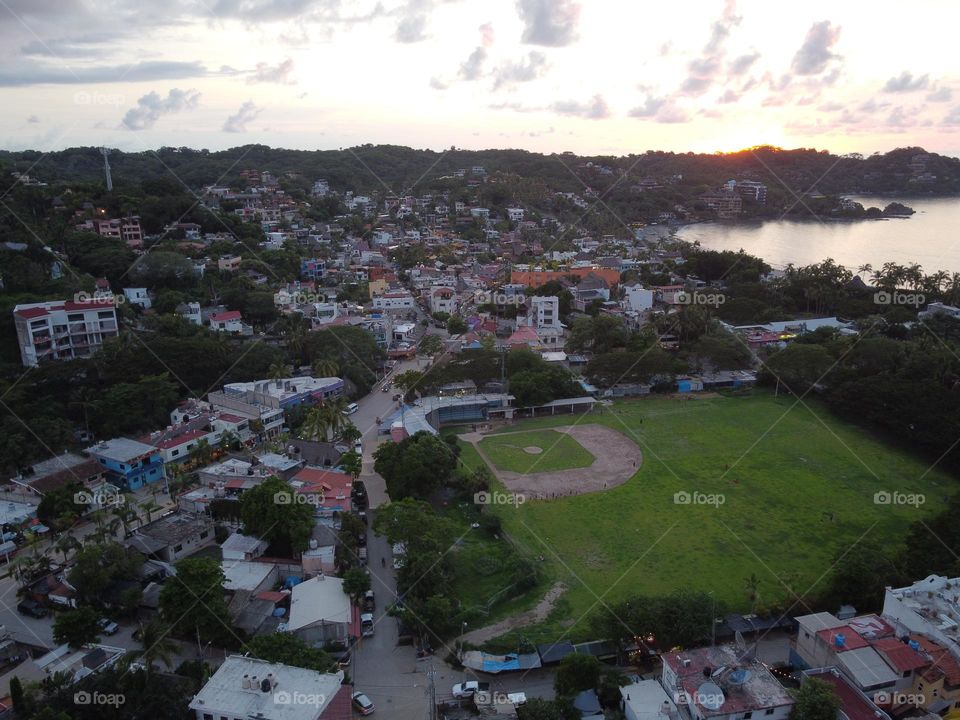 Estadio de Beisbol con vista a la playa 