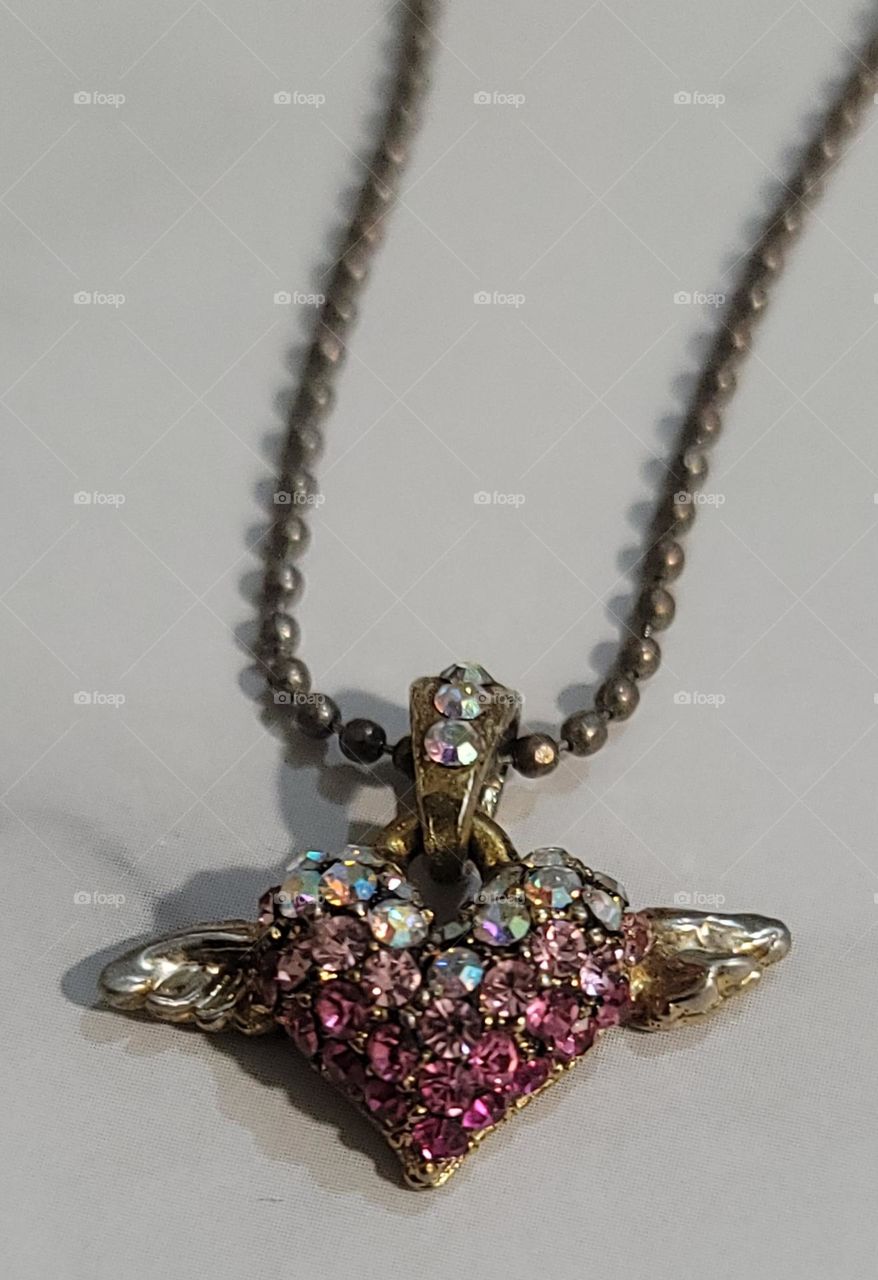 Rhinestone pendantnecklace in Barbie colors