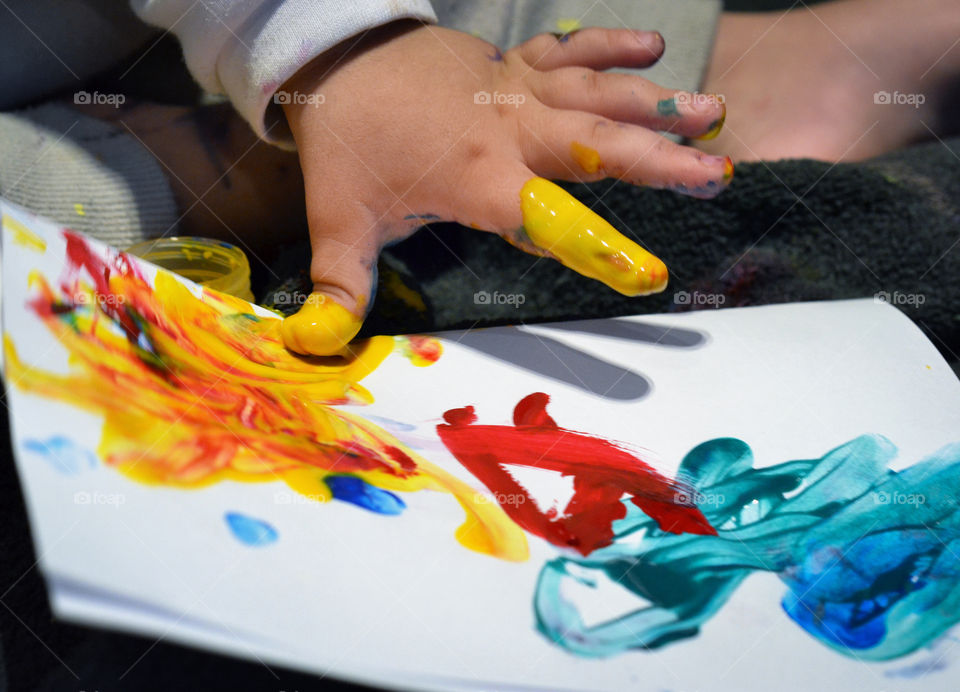 Little kid drawing with his fingers