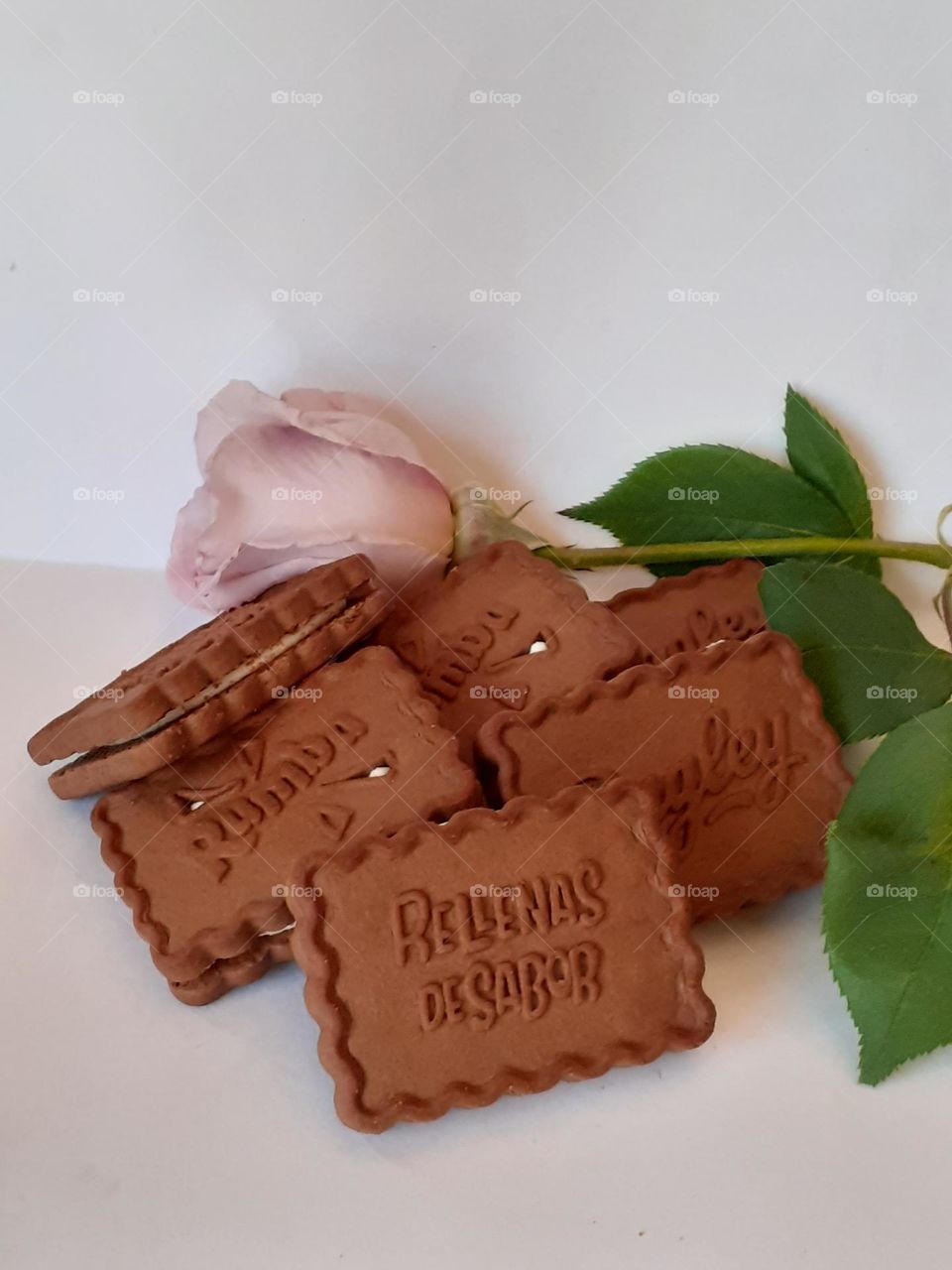 galletas de chocolate rellenas con crema