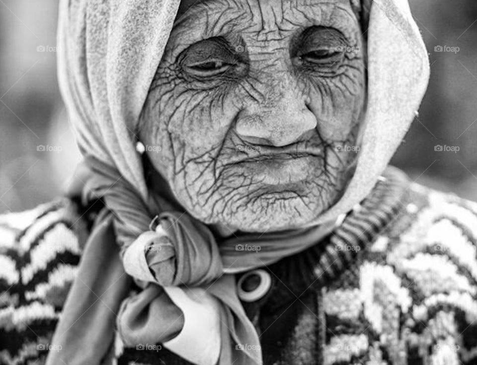 Old berbère woman