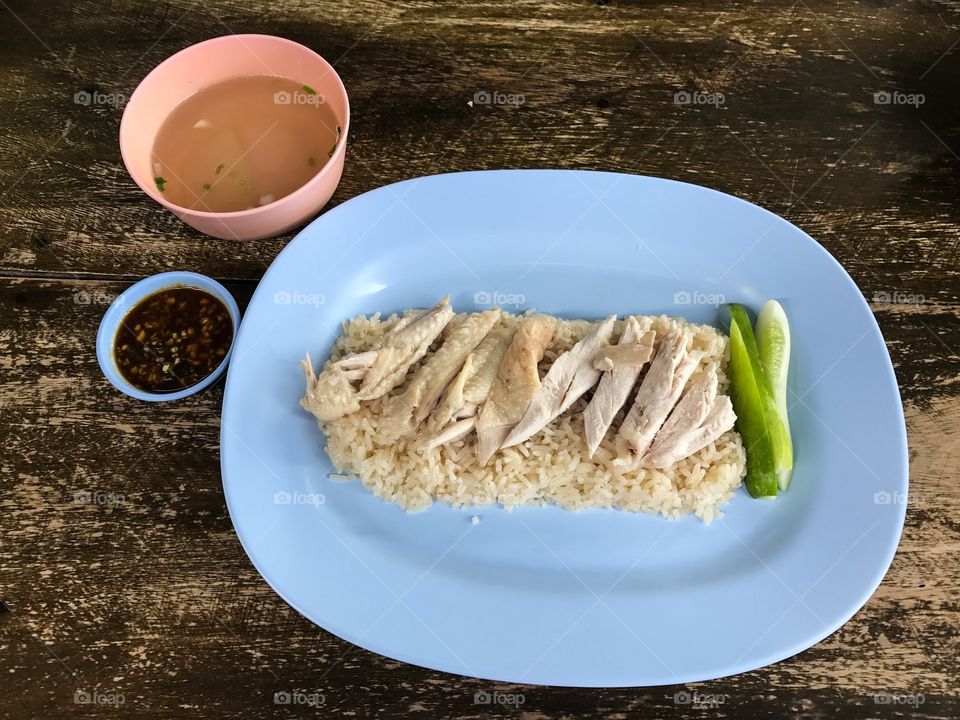 Stream chicken and white rice 