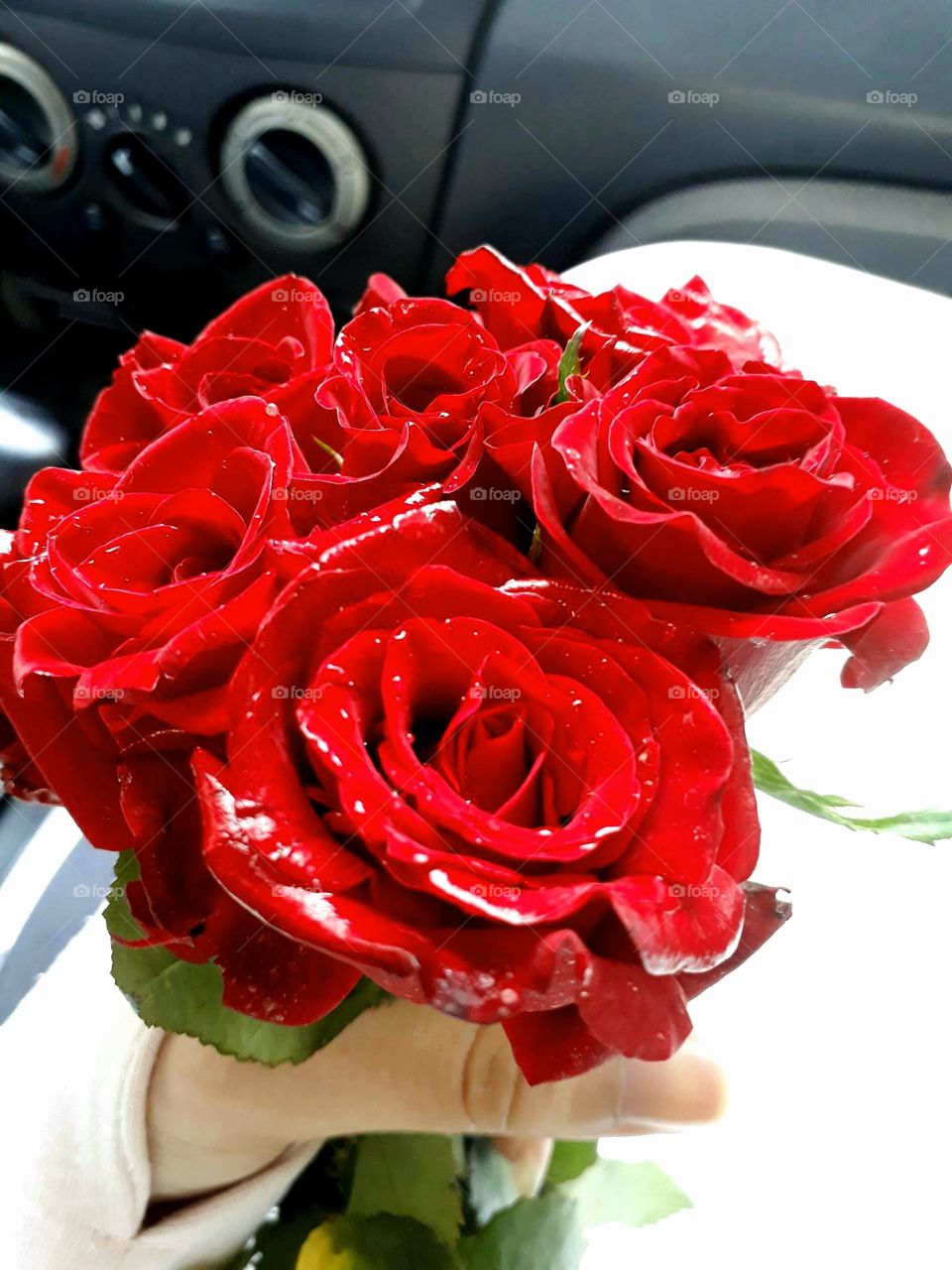 nothing can beat the power of a unique red rose .. ❤