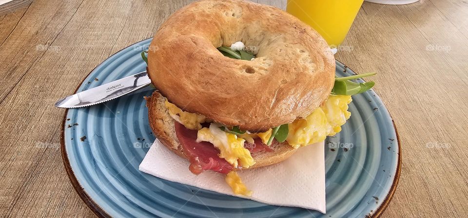 Rosquilla de jamon serrano y tortilla