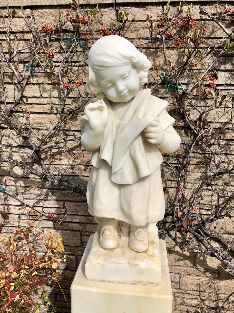Little girl statue at Forest Lawn in Cypress.