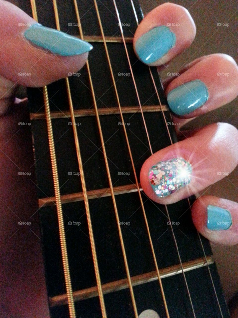 Artsy nails on guitar