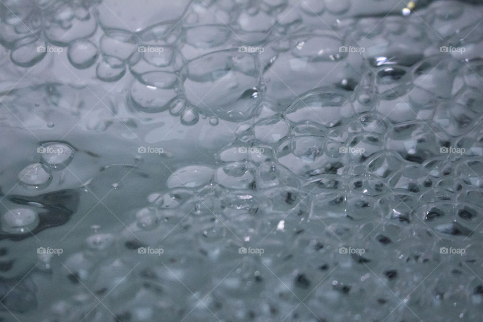 Bubbles on water - bubblor vattenyta 