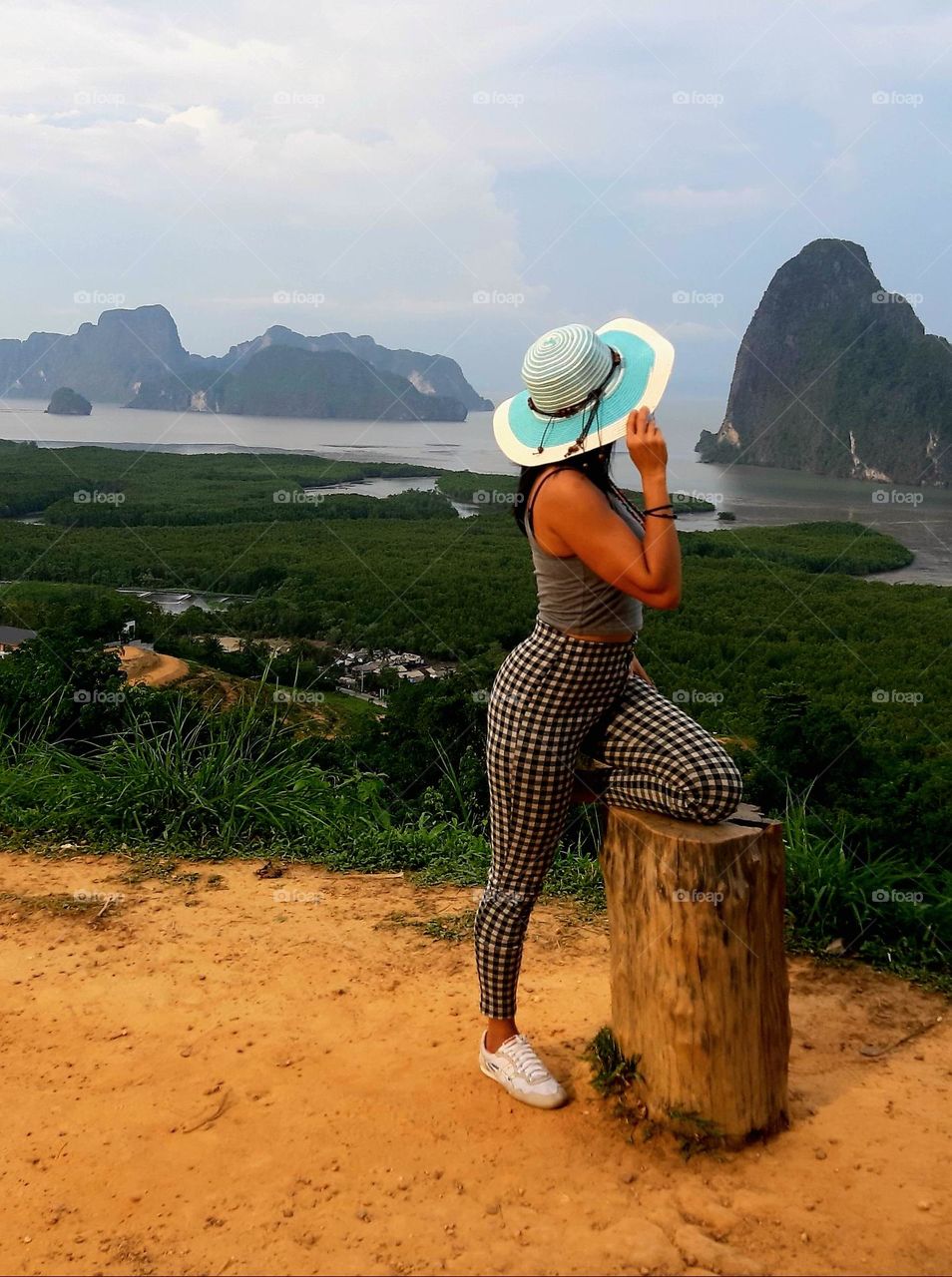 Unseen Thailand. 
#SametNangshe #phangnga 
Experience the beautiful of sun rising from behind the valley, The fresh air of nature and escape the hustle and bustle of the capital.