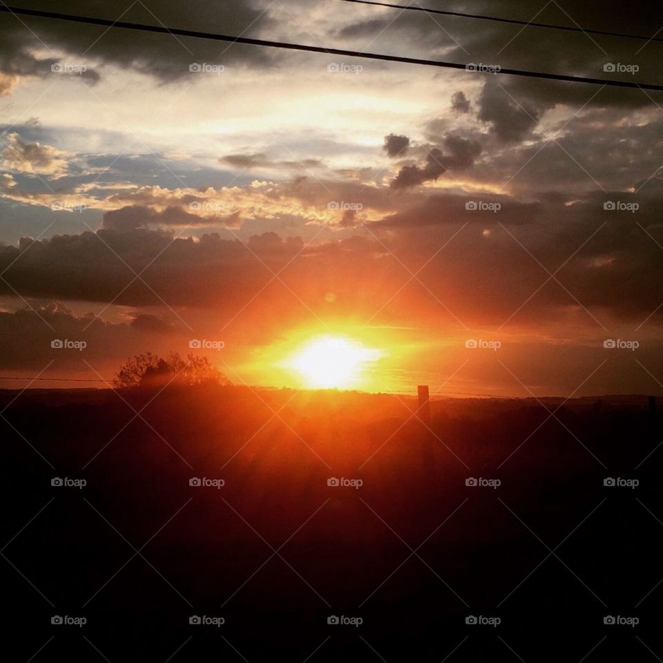 #FOTOGRAFIA -
O #sol brilhou bonito hoje cedo. Como não ter #inspiração com a beleza da #natureza?
Em: https://professorrafaelporcari.com/2021/06/09/o-brilho-do-sol/
.
📸 #FOTOGRAFIAéNOSSOhobby #sun #landscapes #mobgrafia #fotografia #nature #morning