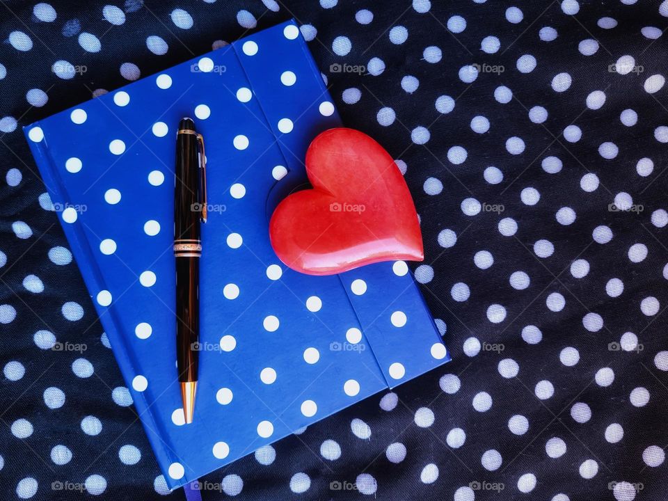 polka dot agenda resting on a black background with white polka dots