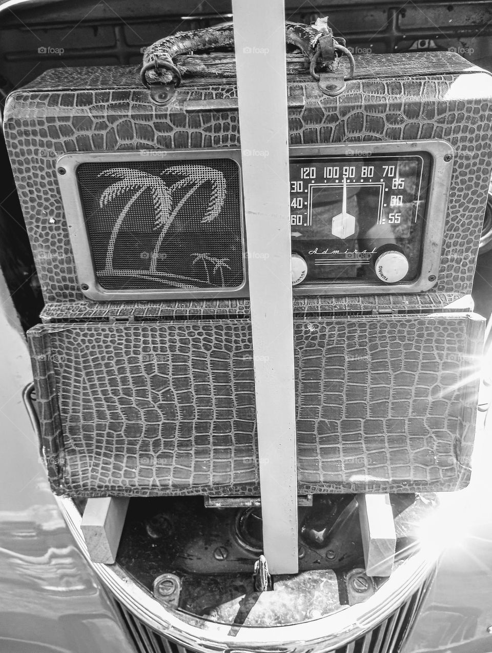 B&W Old-fashioned Radio