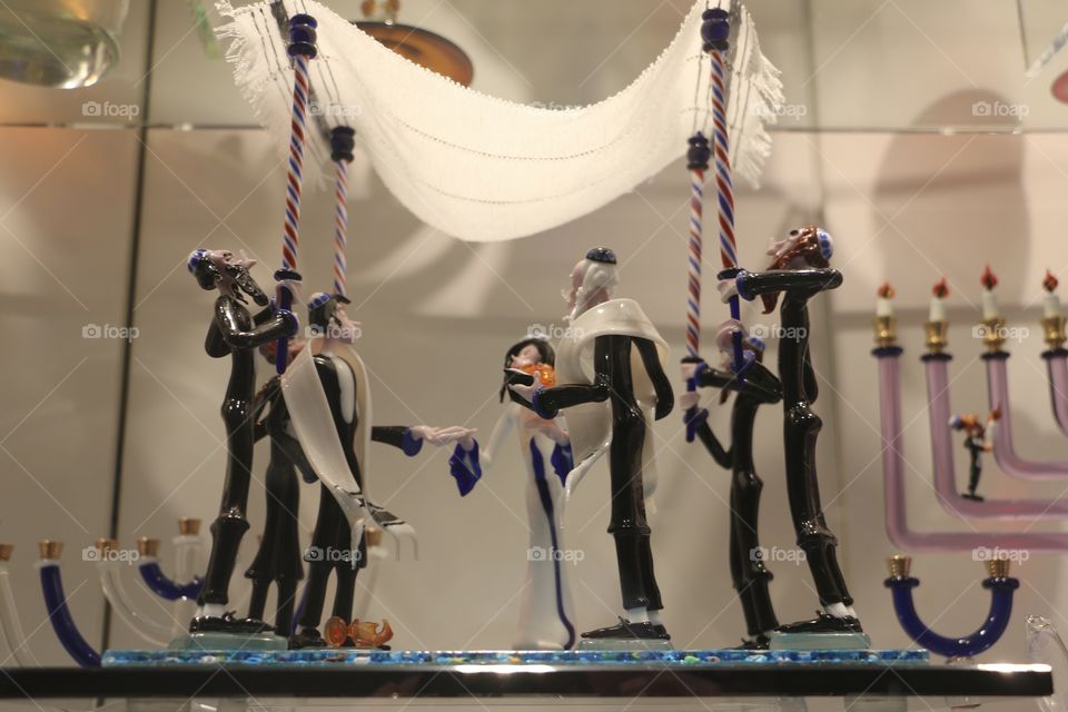 Figurines in store window 
