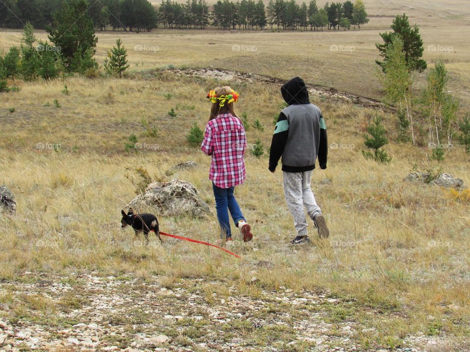 прогулка по осеннем лесу