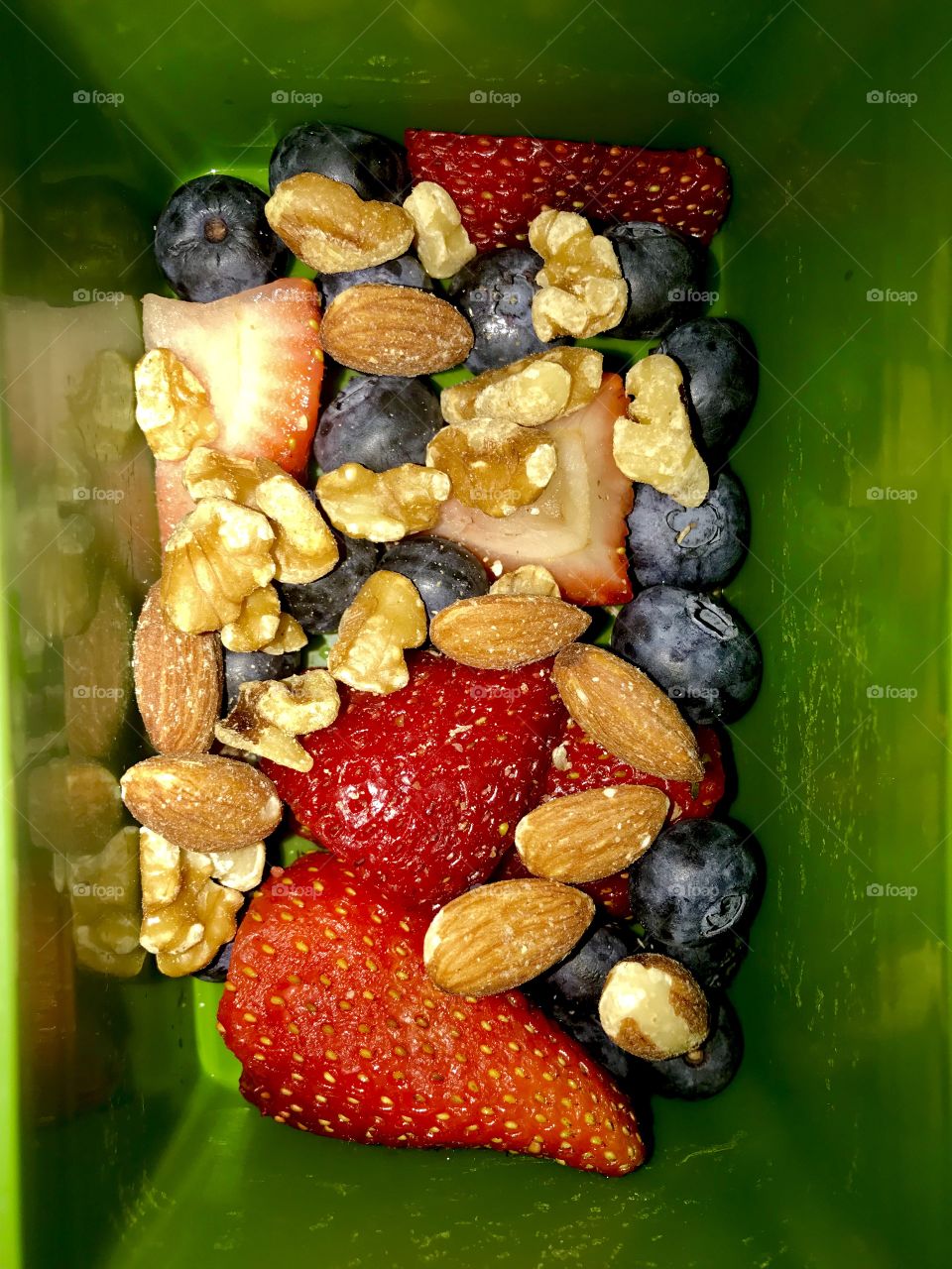 Fruits and nuts are healthy snack