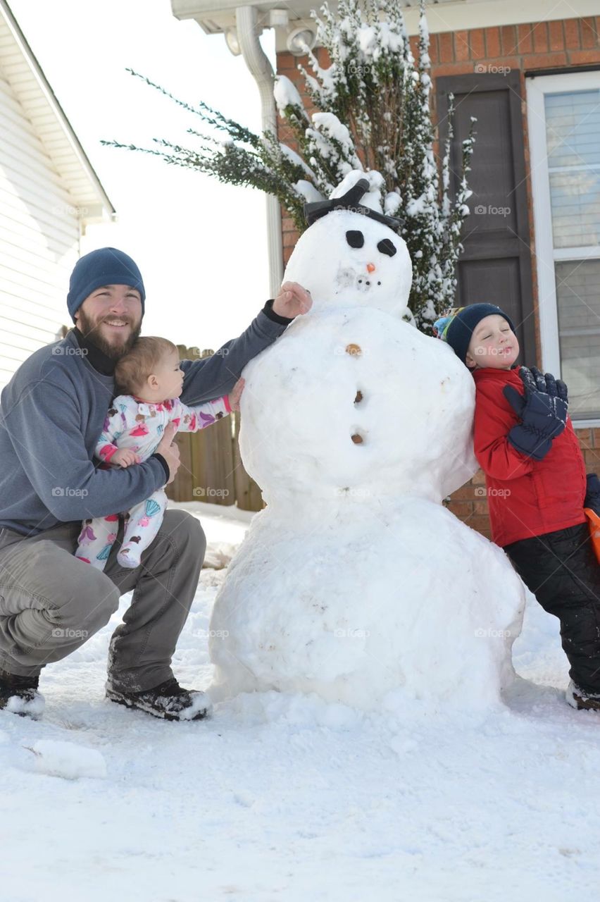 A family and a snowman 