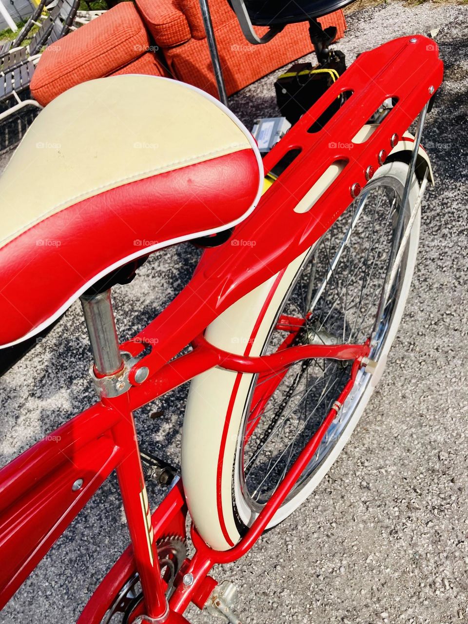One lonely red bicycle 🚲