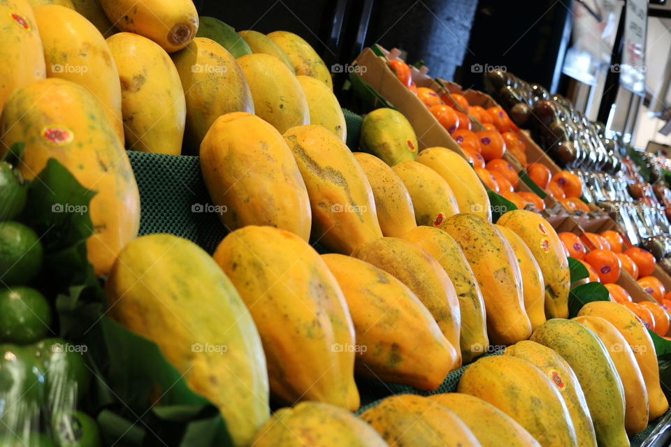 Fresh papaya on the market 