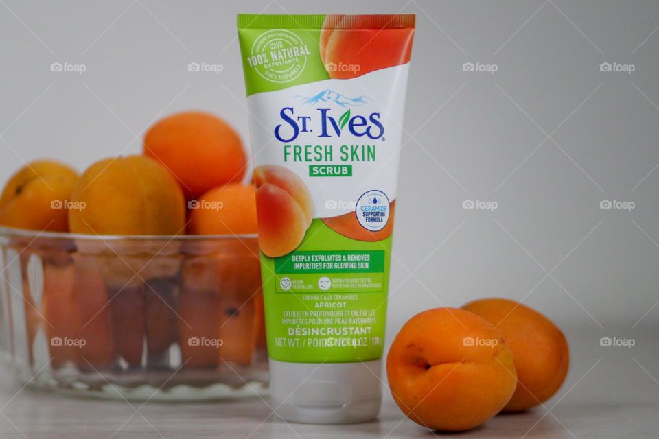 St.Ives fresh skin scrub