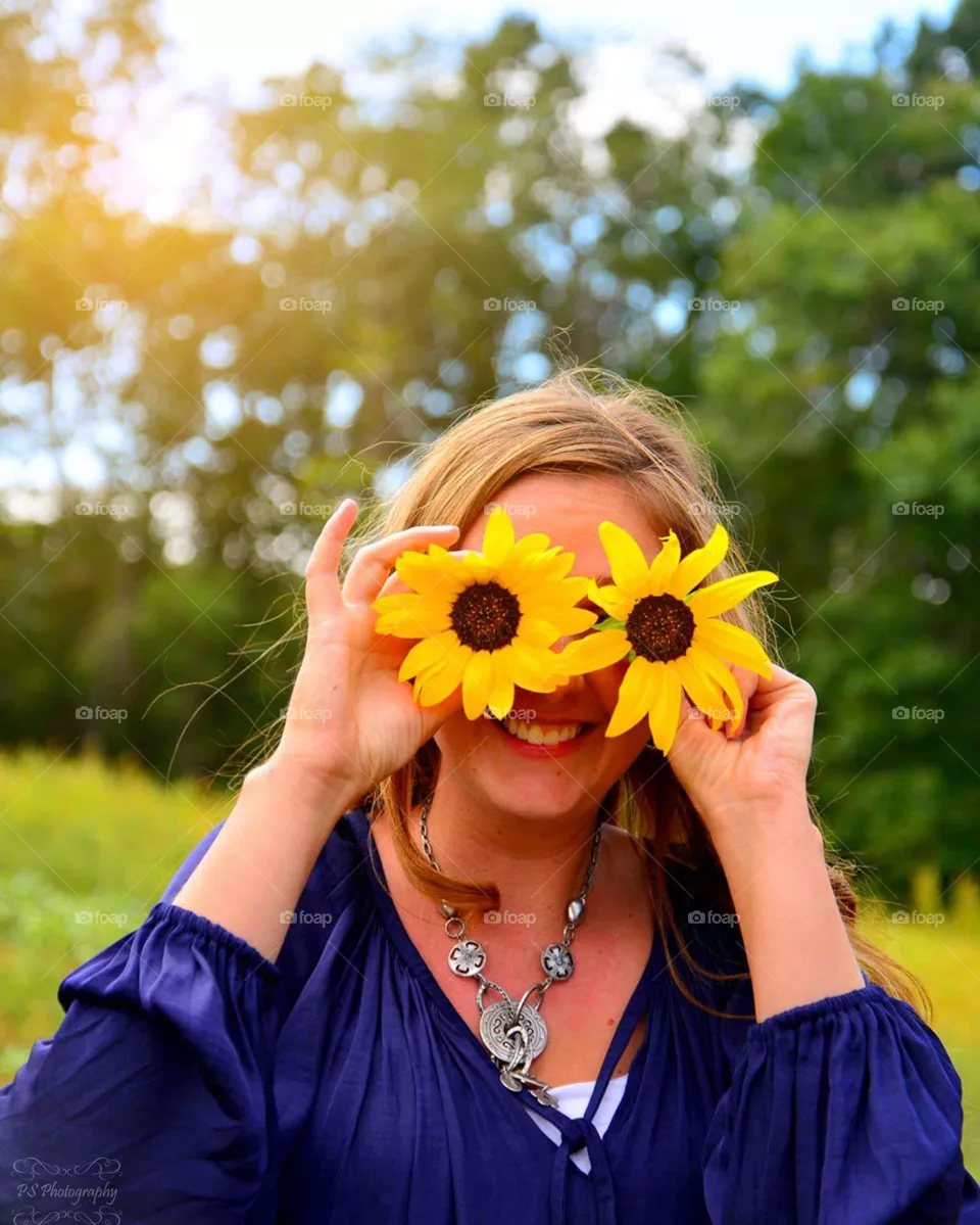 Sunflower girl. Sunflower glasses