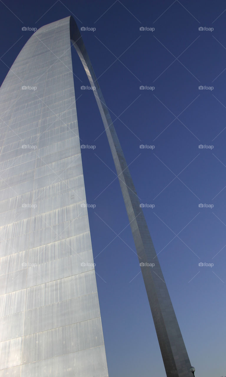 Gateway Arch St Louis . Looking up at the Arch from ground view 