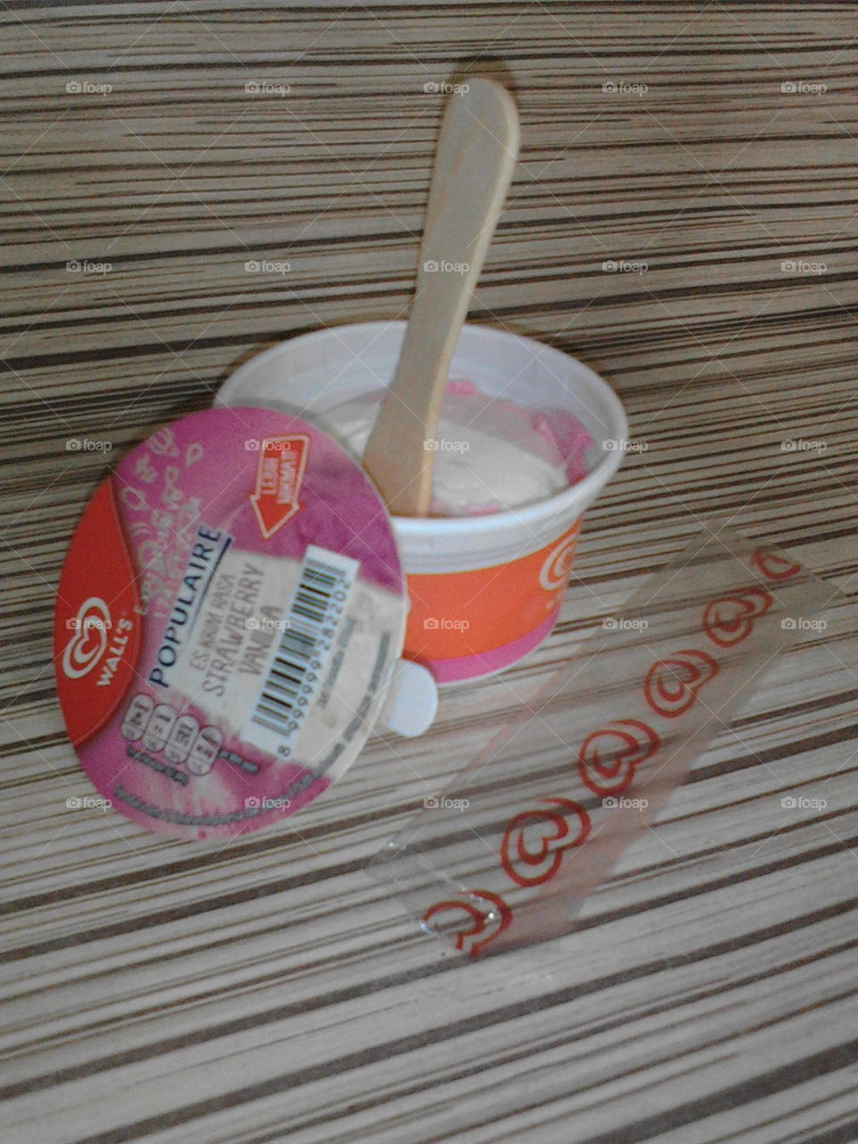 strawberry vanilla ice cream