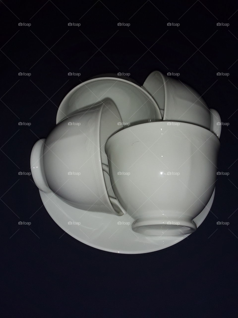 tea cups, A tea cup is a cup for drinking tea. It may be with or without a handle generally a small one that may be grasped. white tea cups.