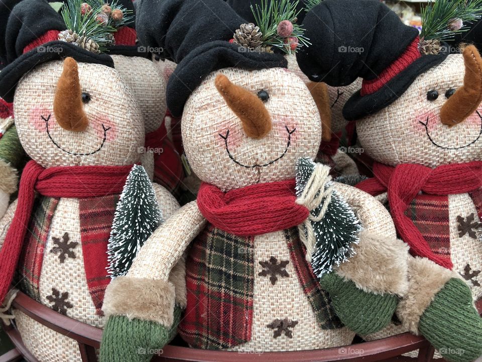Let’s get started on Xmas well why not, l rather love these tartan snowmen.