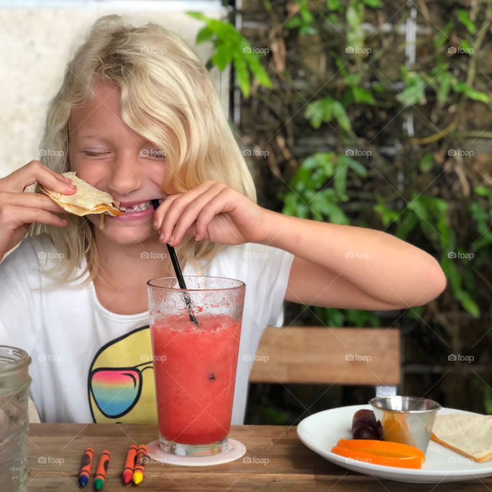 Lunch date with mother and daughter!! Happy times together 