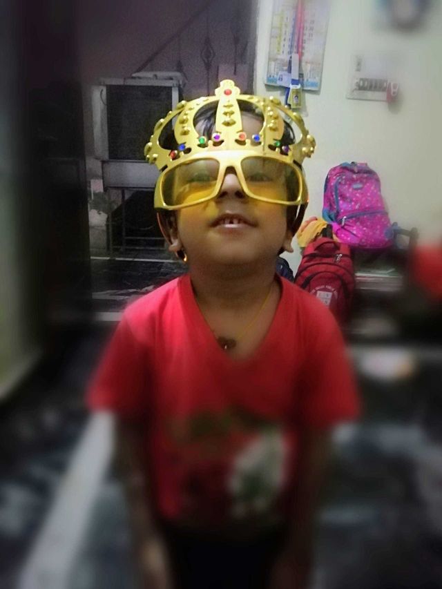 Having fun with fun glasses #IAMKING