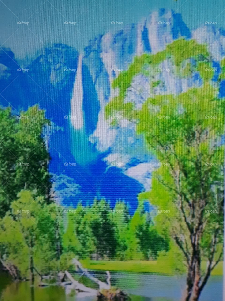 paisagem  verde a frente motanhas congelada no fundo