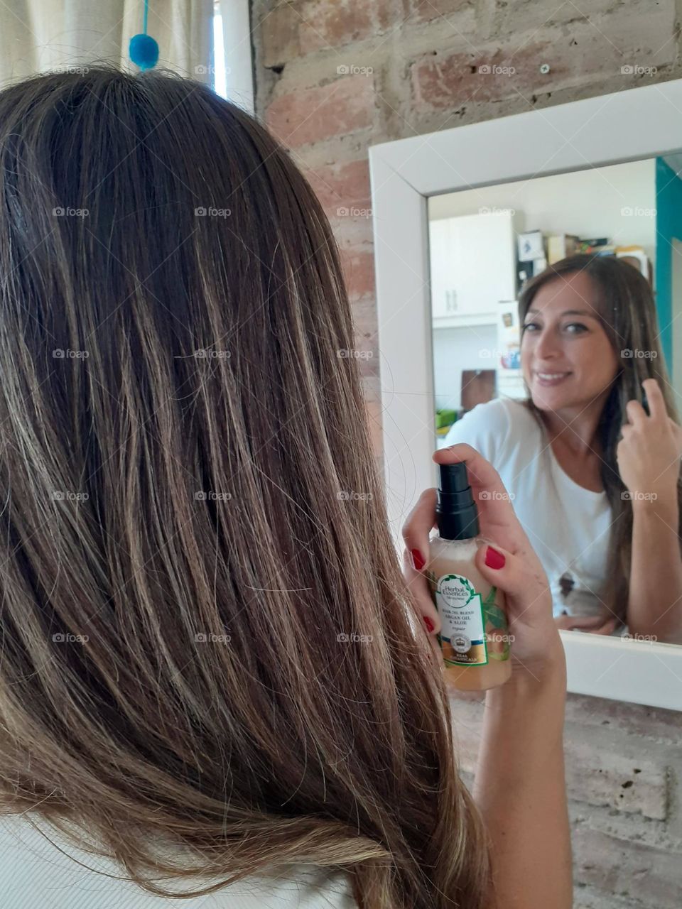 feliz por el producto para el cabello