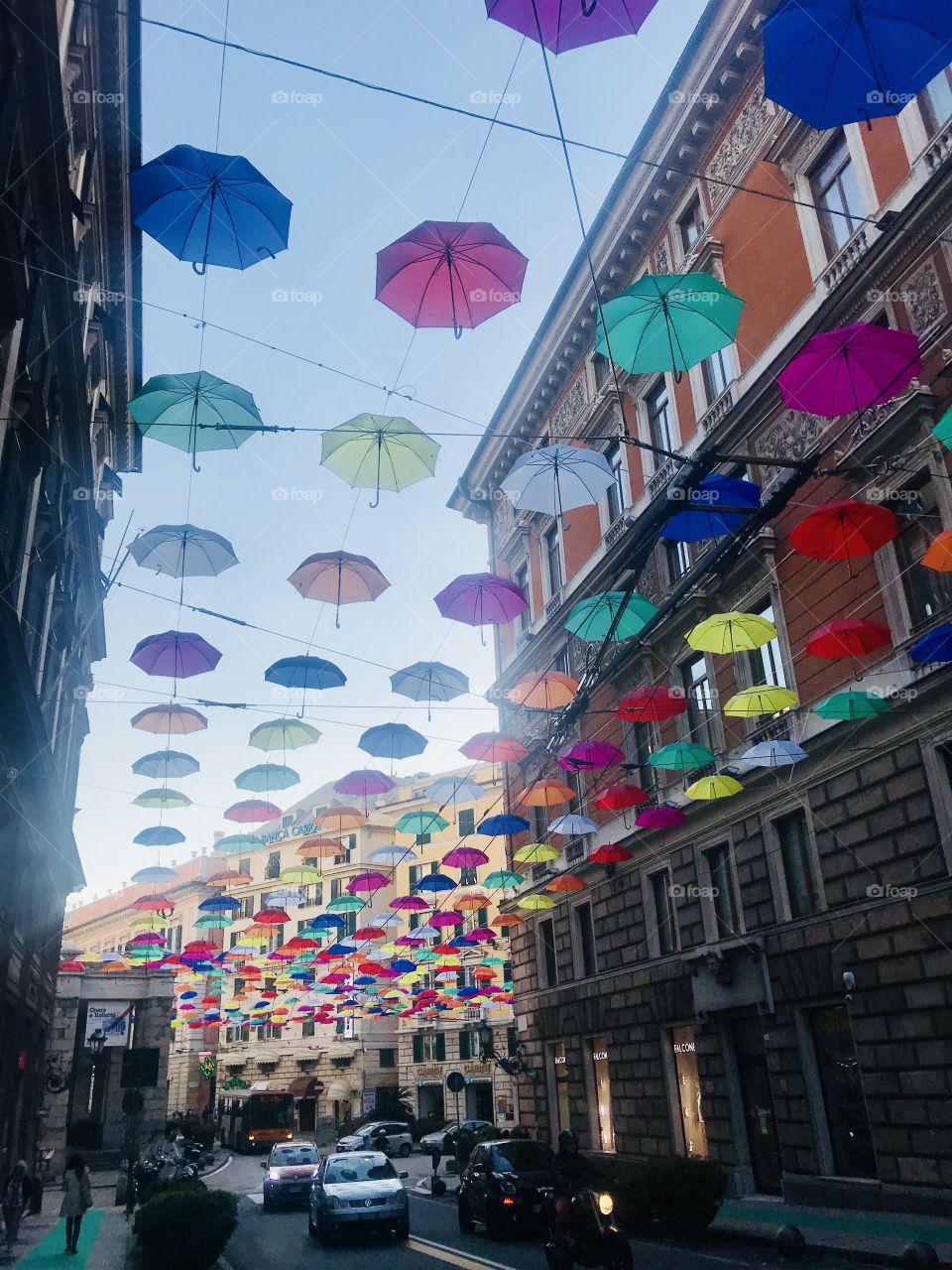 Charity event in Genoa: the umbrellas will be sold to raise funds for the pediatric hospital 