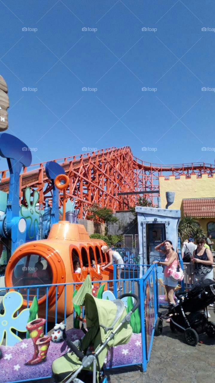 Rollercoaster and rides at Nickelodeon land!