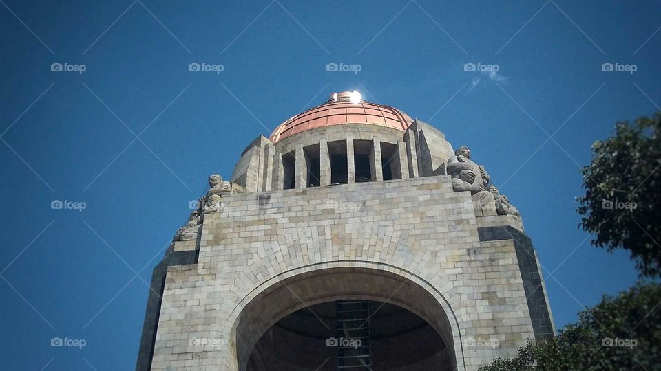 monumento de la revolución mexicana
esta foto fue tomada con un celular Motorola G4 play y retocada con el mismo